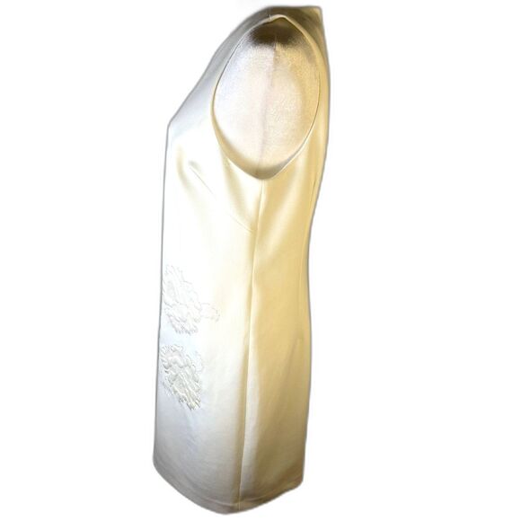 Betsy Johnson Dress Wm's 8 White Sheath Dress W/Embroidered Flowers Fully Lined - Picture 6 of 12